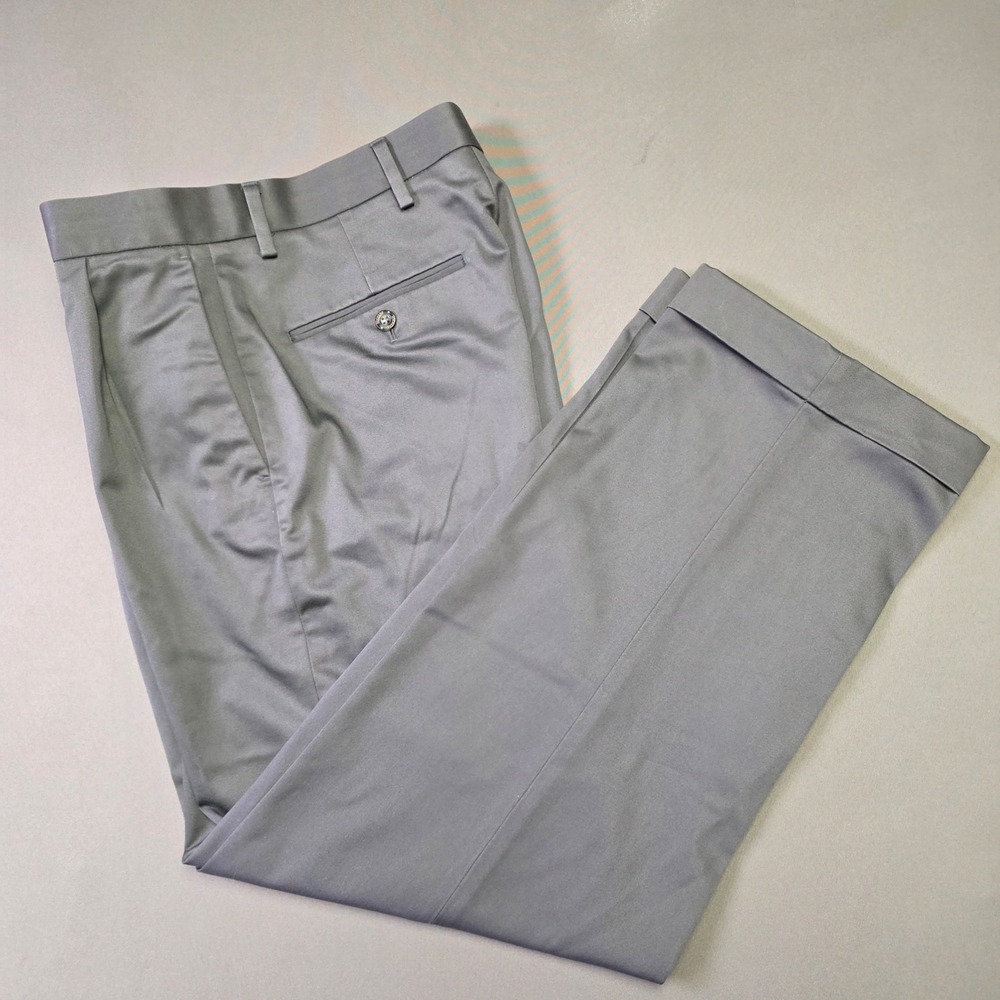 Dockers Insignia Classic Fit Pleated Dress Pants Grey Wrinkle Free 32x30 NWT